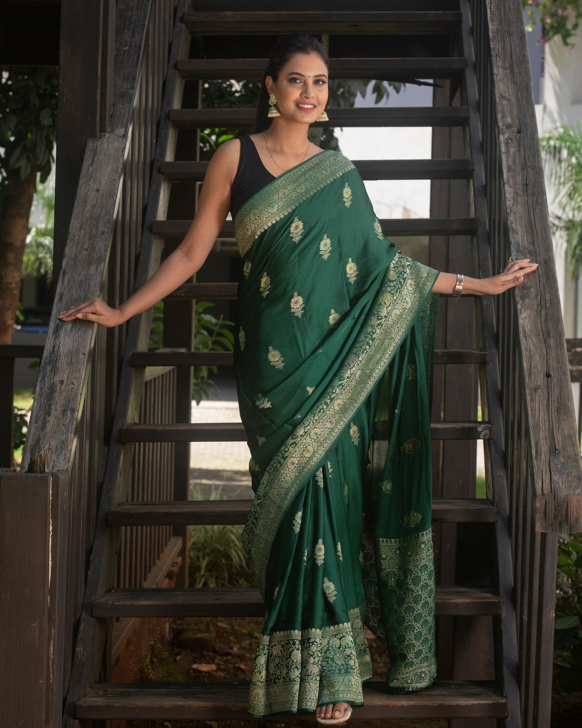 Samragni Pushpagiri satin silk saree