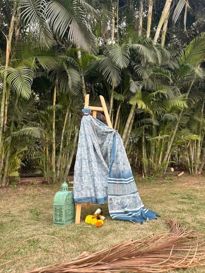 Mulmull cotton in light blue grey shade cotton saree