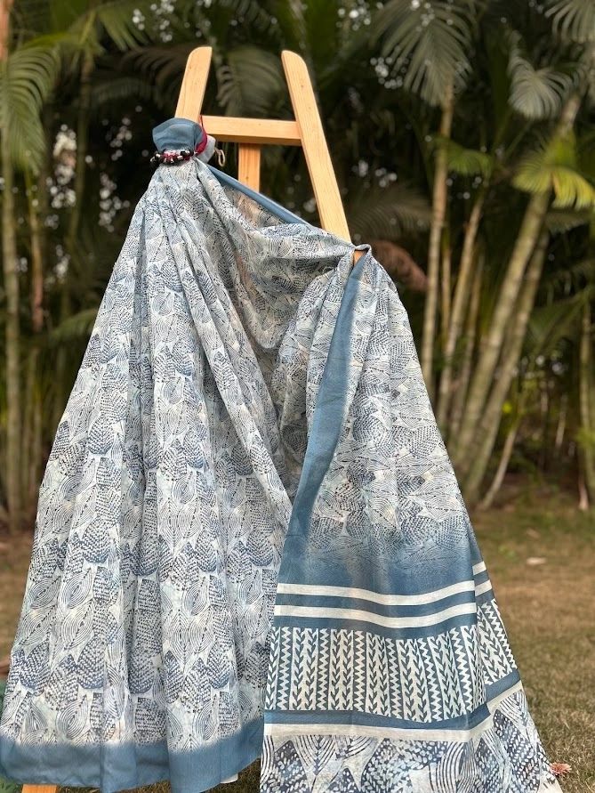 Mulmull cotton in light blue grey shade cotton saree