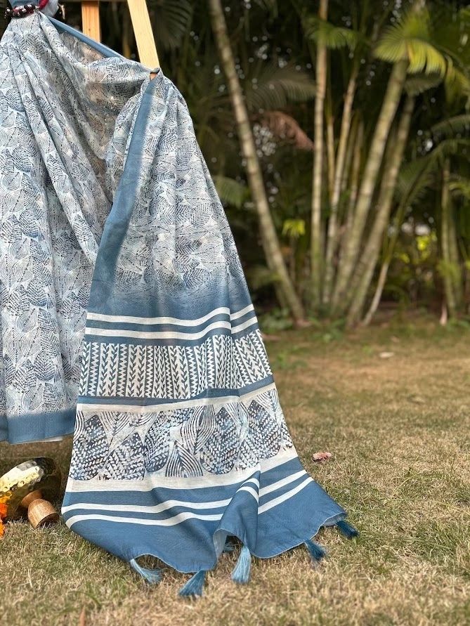 Mulmull cotton in light blue grey shade cotton saree