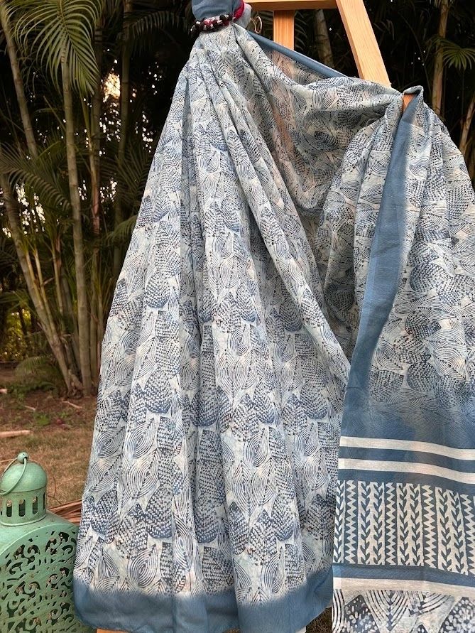 Mulmull cotton in light blue grey shade cotton saree