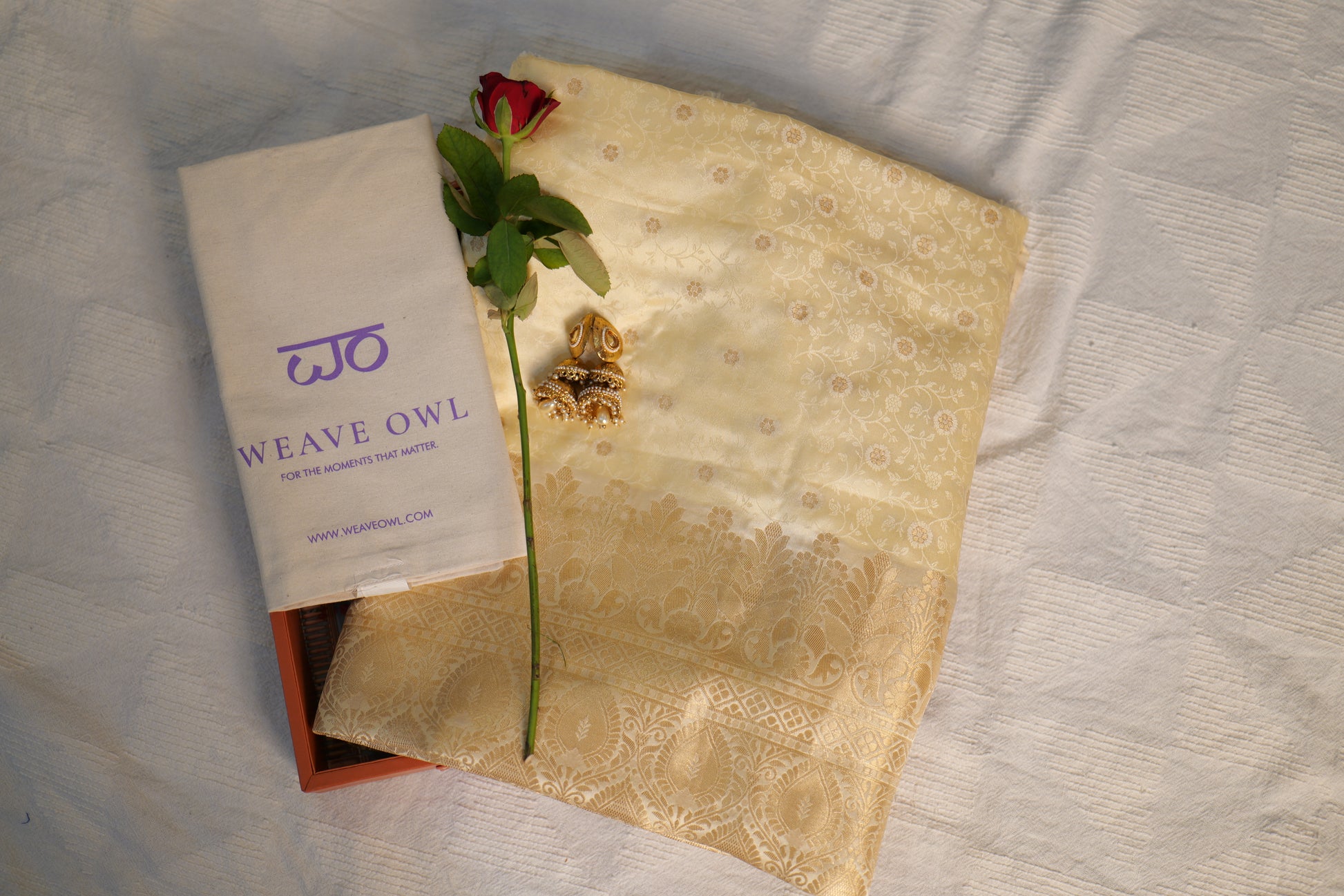 Ivory Handwoven Banarasi Tanchoi Silk Saree