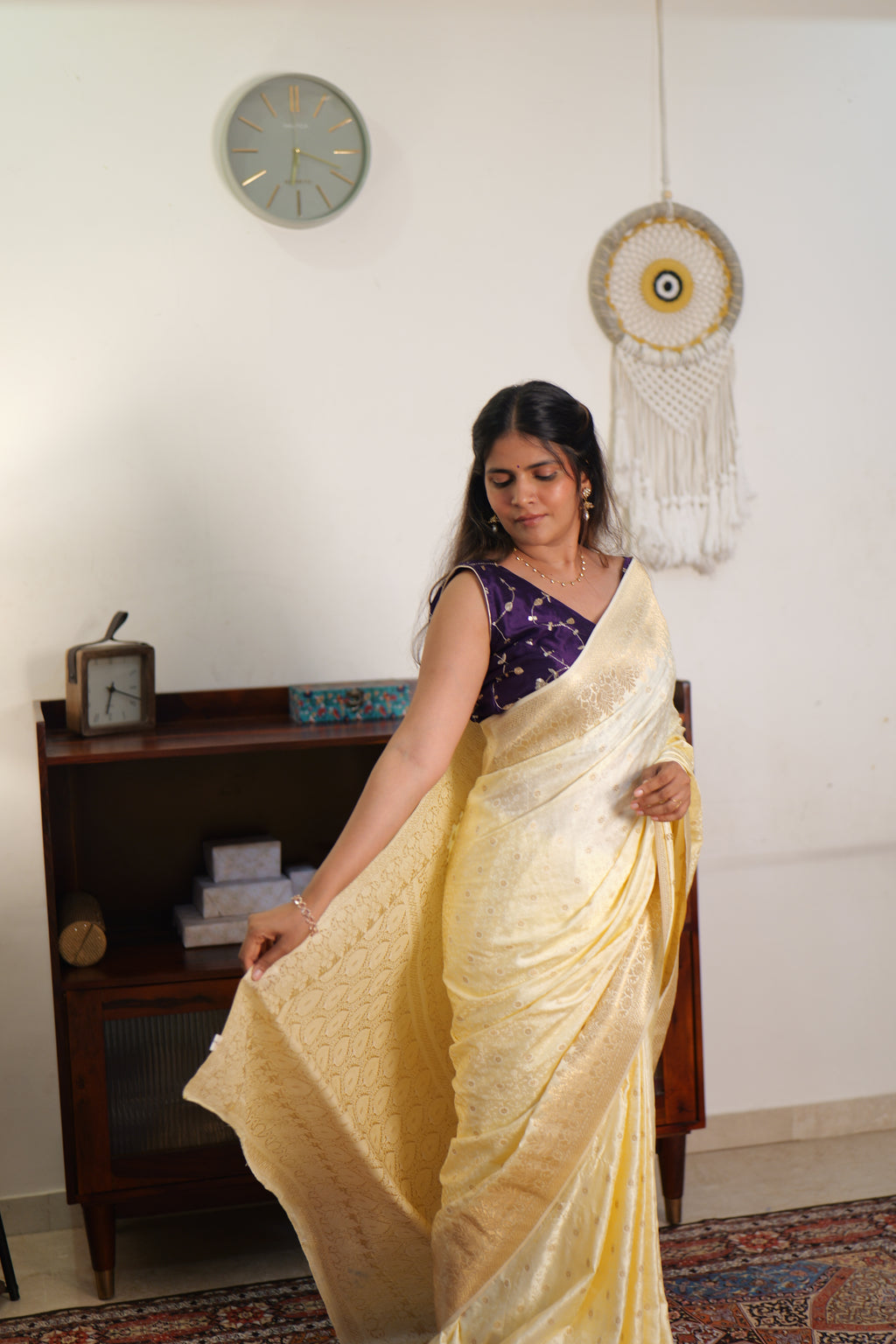 Ivory Handwoven Banarasi Tanchoi Silk Saree